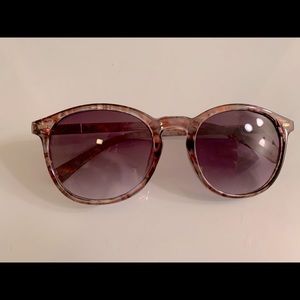 ELLE Sunglasses Neutral Tortoiseshell Pattern